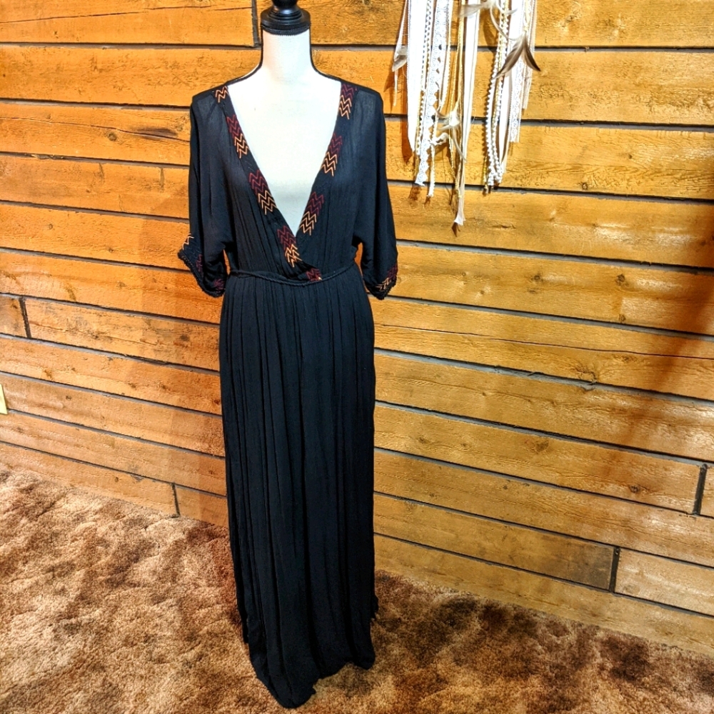 Women's Black Short Sleeve Maxi Dress